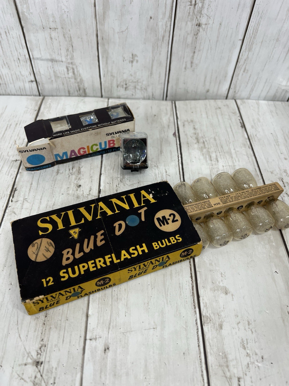 12 Sylvania Blue Dot bulbs 3 Magicube Bulbs Lot Photo Untested Vintage