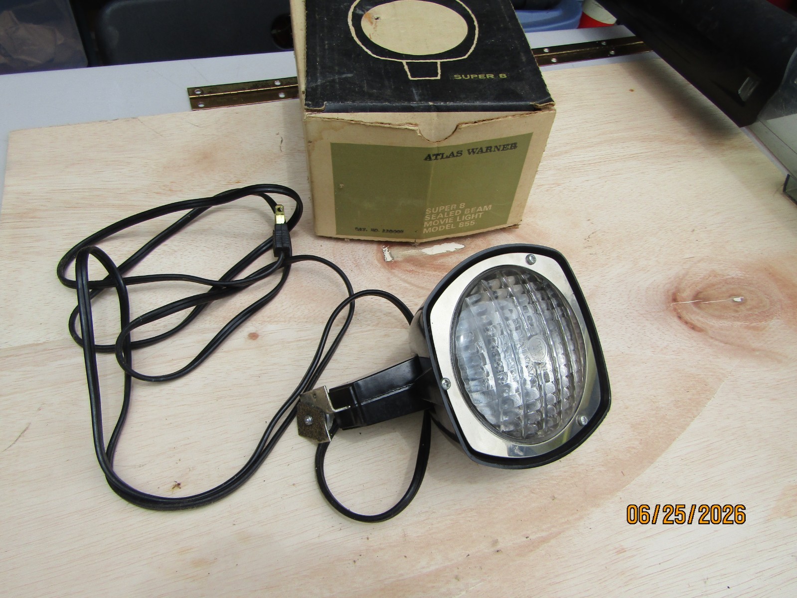 Vintage Atlas Warner Super 8 Movie Sealed Beam Light Model 855 w Box Tested