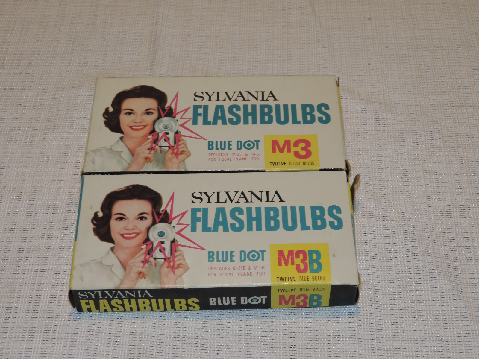 2 Packs of Sylvania M3 Blue Dot Flash Bulbs (12 Clear & 10 Blue Bulbs)