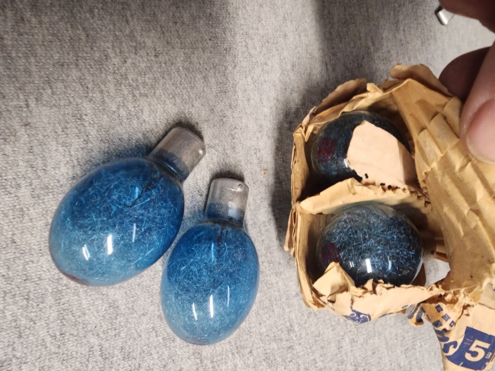 Vintage Lot of Assorted Flashbulbs for Vintage Cameras Some in Packages Great