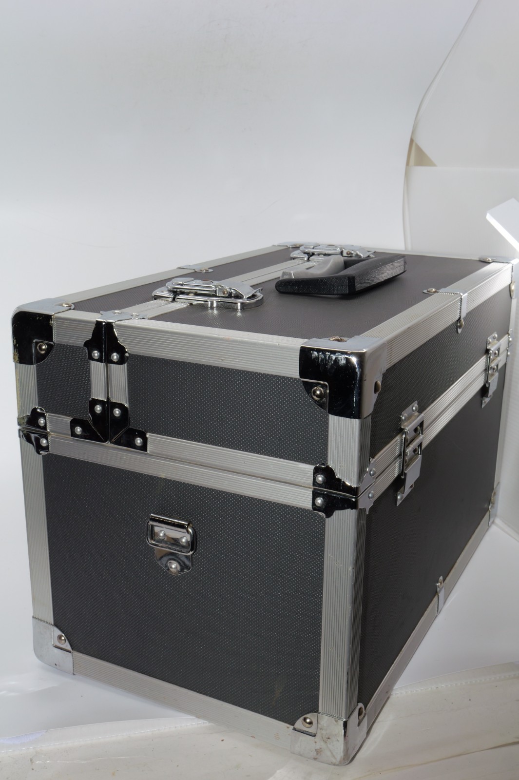 PENTAX 6×7 Original Metal Trunk Hard Case for Pentax 6×7 Cameras. Strap. Keys.