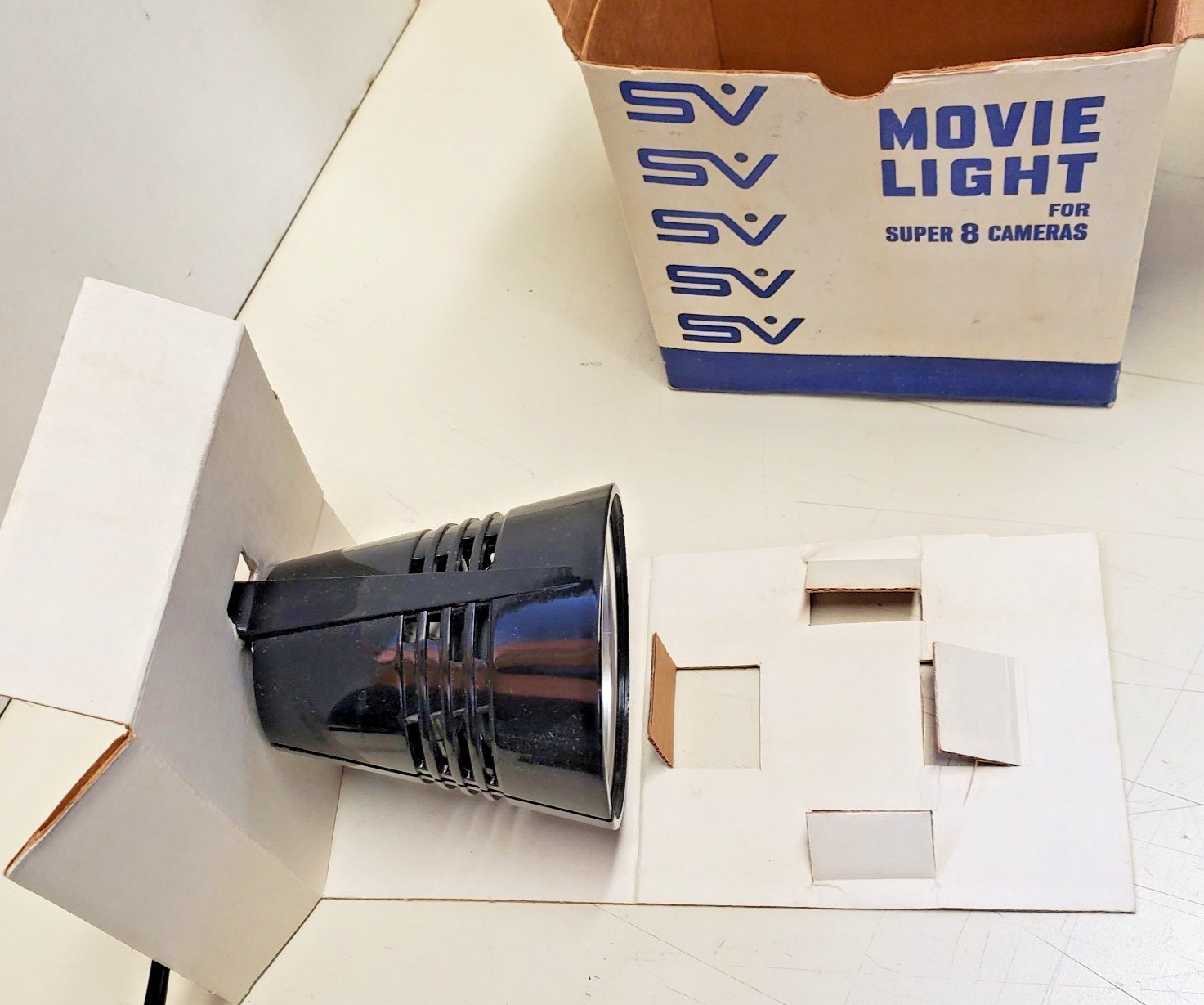 VINTAGE SV SMITH-VICTOR MOVIE LIGHT MODEL S650 FOR SUPER 8 MOVIE CAMERAS W/ BOX