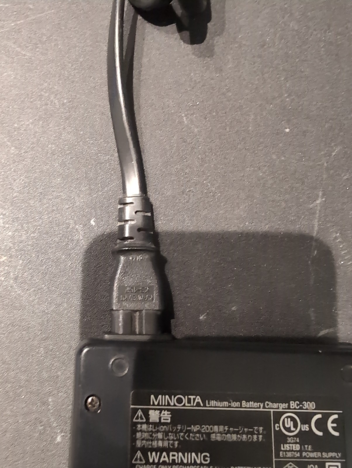 Minolta BC-300 Lithium-ion Battery Charger with AC Cord