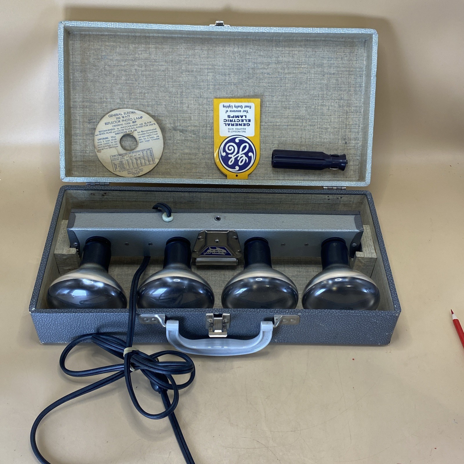 Vintag ACME-LITE Chicago Model #R4 Movie Lighting w/ 4 GE bulbs/Tested Working