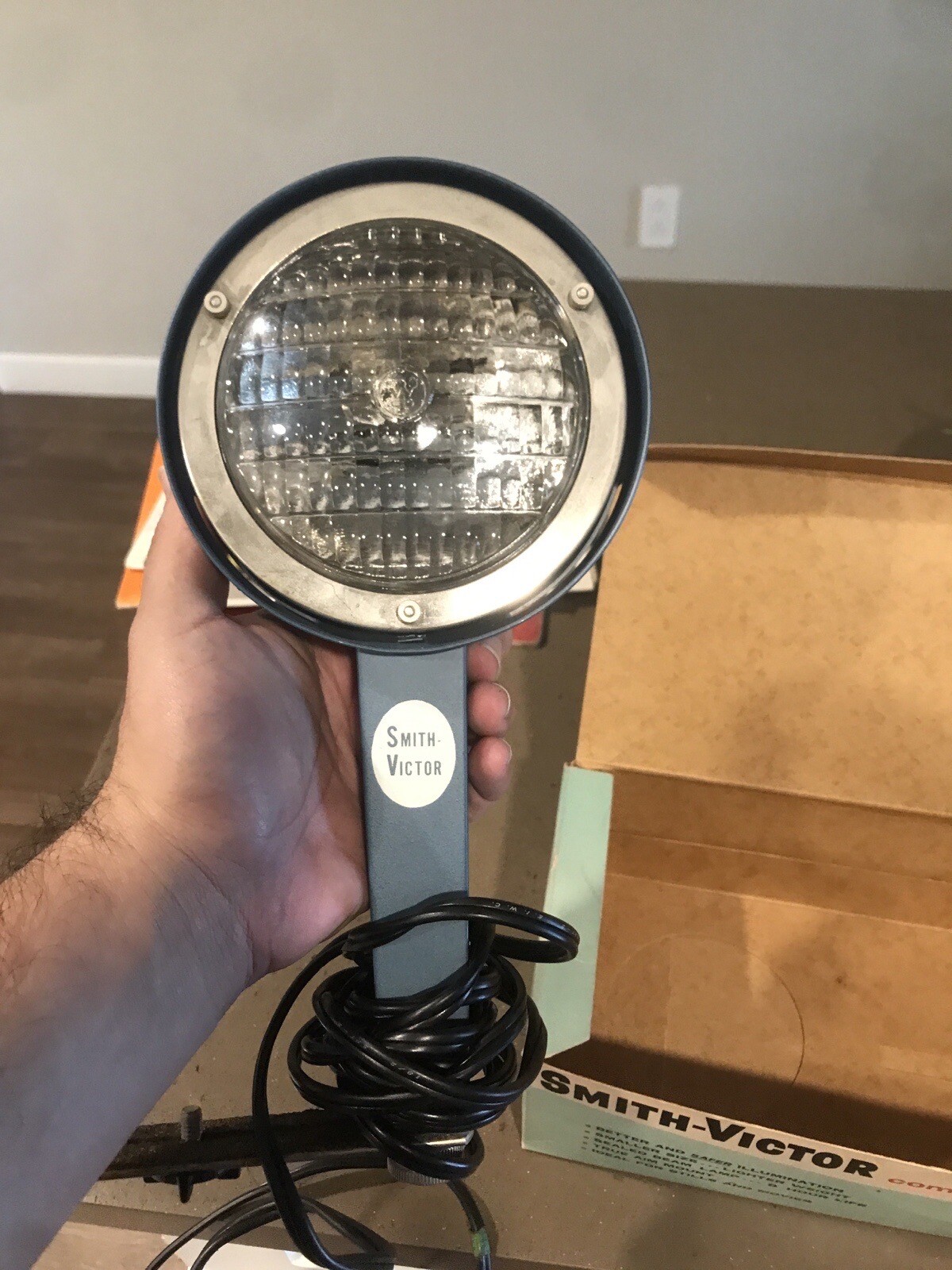 Smith-Victor Model L-5 Compact Movie Light Vintage 1962 Tested Works