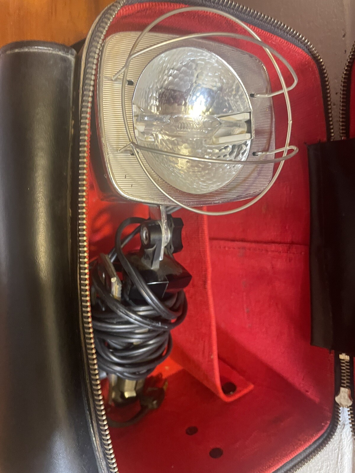 Vintage Electric Sun Gun II 2 Movie Light Sylvania SG-55 Vintage W/ Leather Case