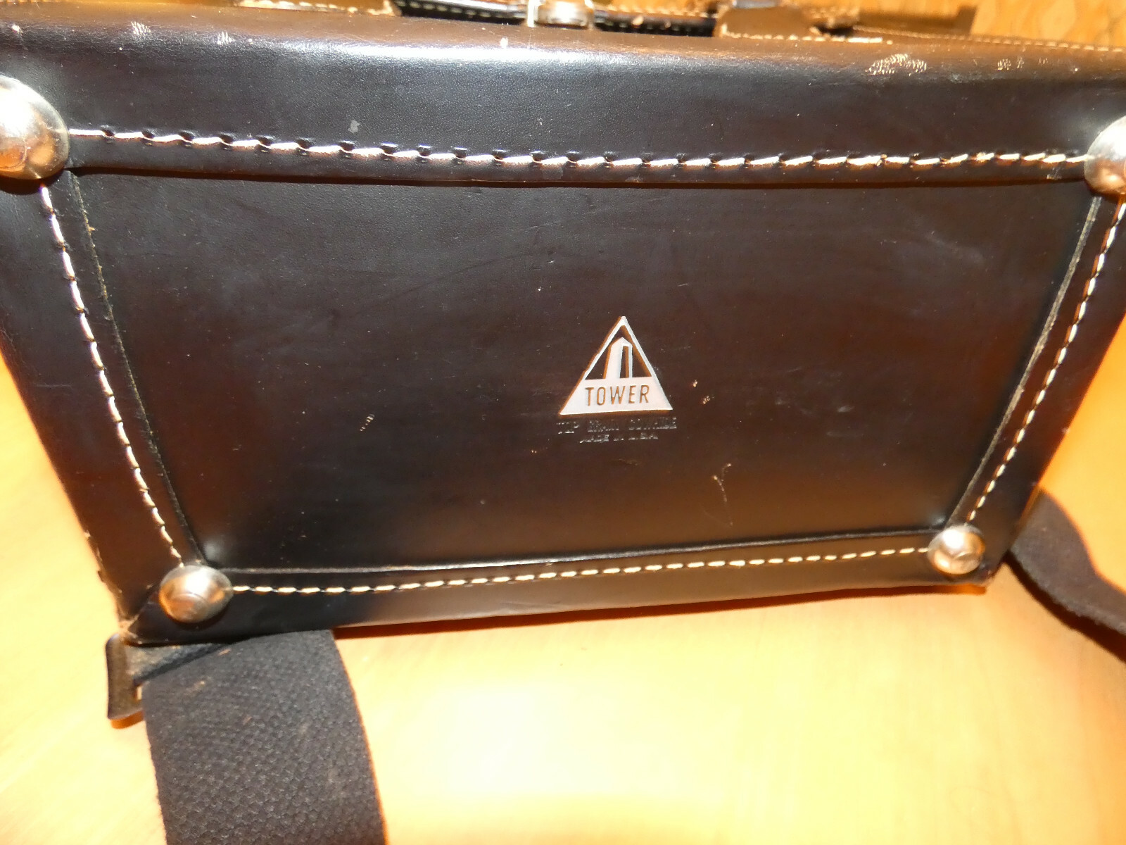 LARGE LEATHER CASE – TOWER CAMERA – VINTAGE – WITH STRAP – GEAR CASE BAG