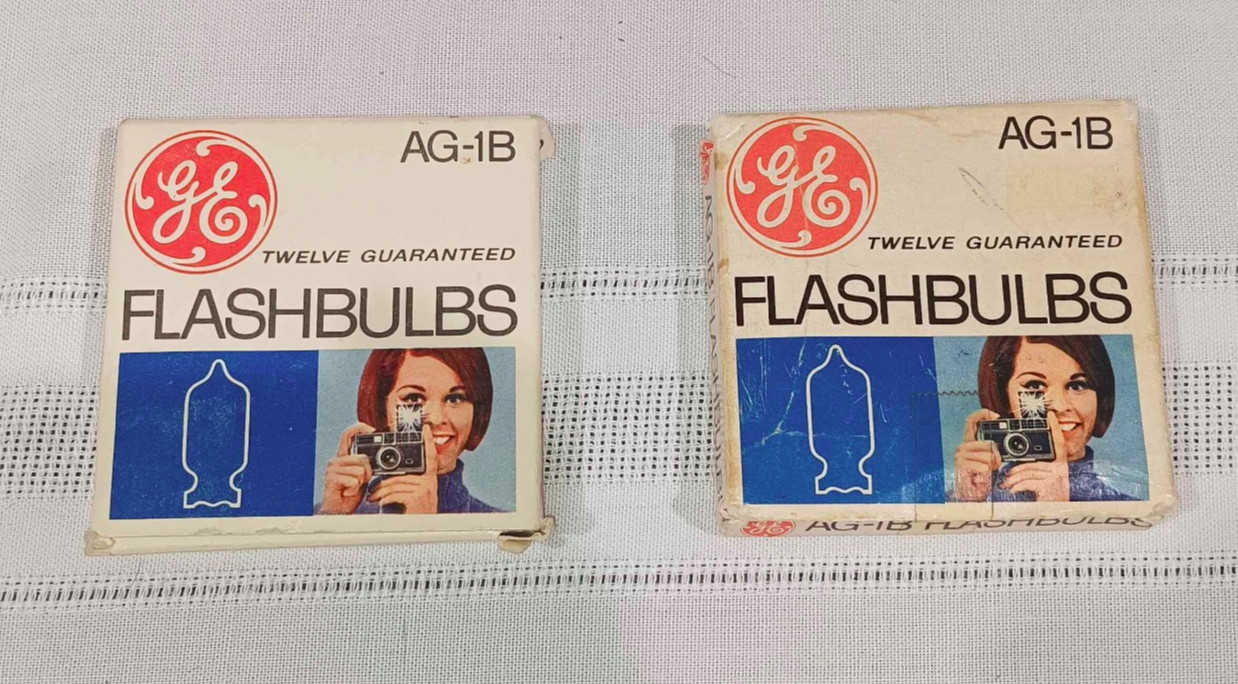 Lot Of 18 General Electric GE AG-1B Flash Bulbs
