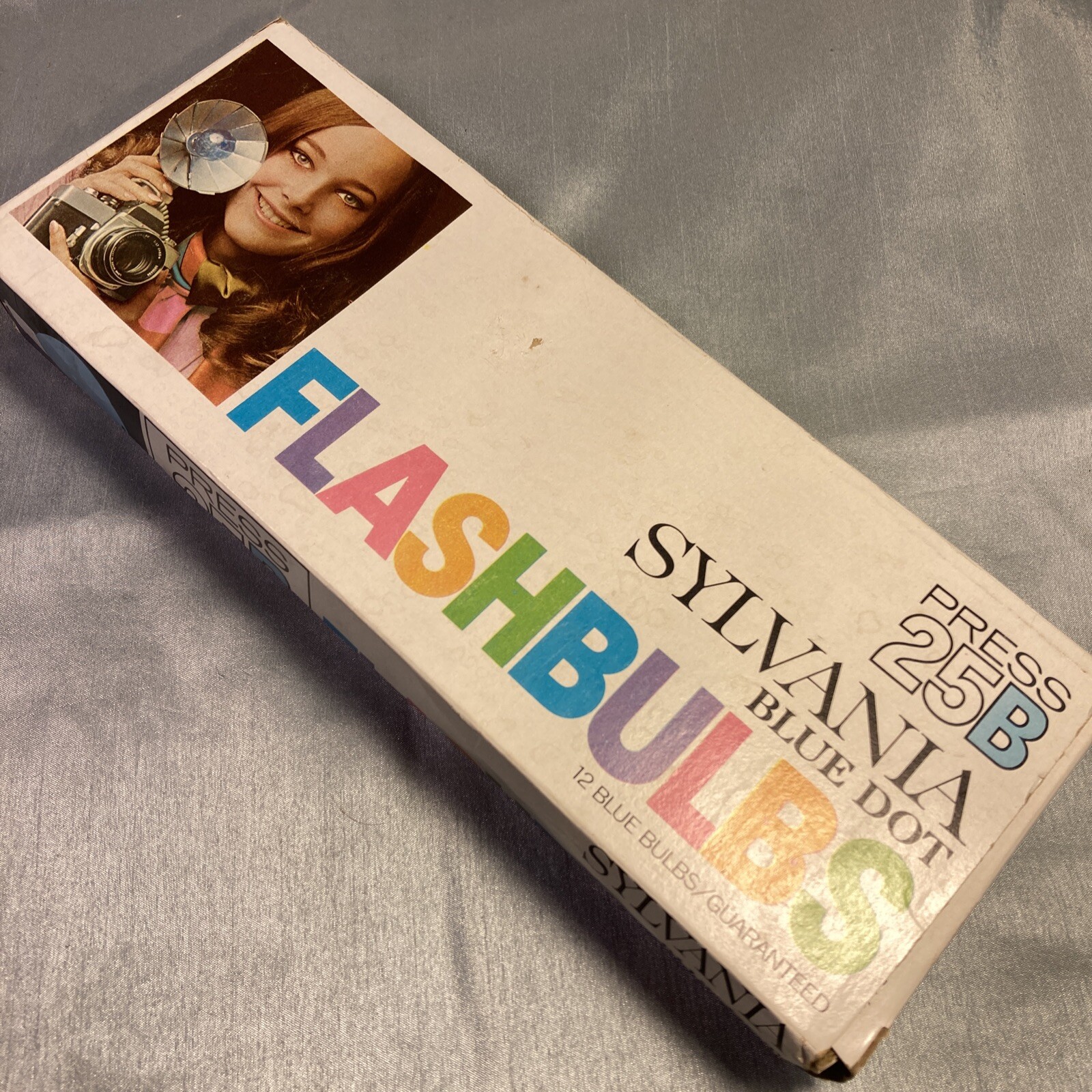 Sylvania Blue Dot Press 25B Vintage Camera Photo Flash Bulbs, Box of 11 Vintage