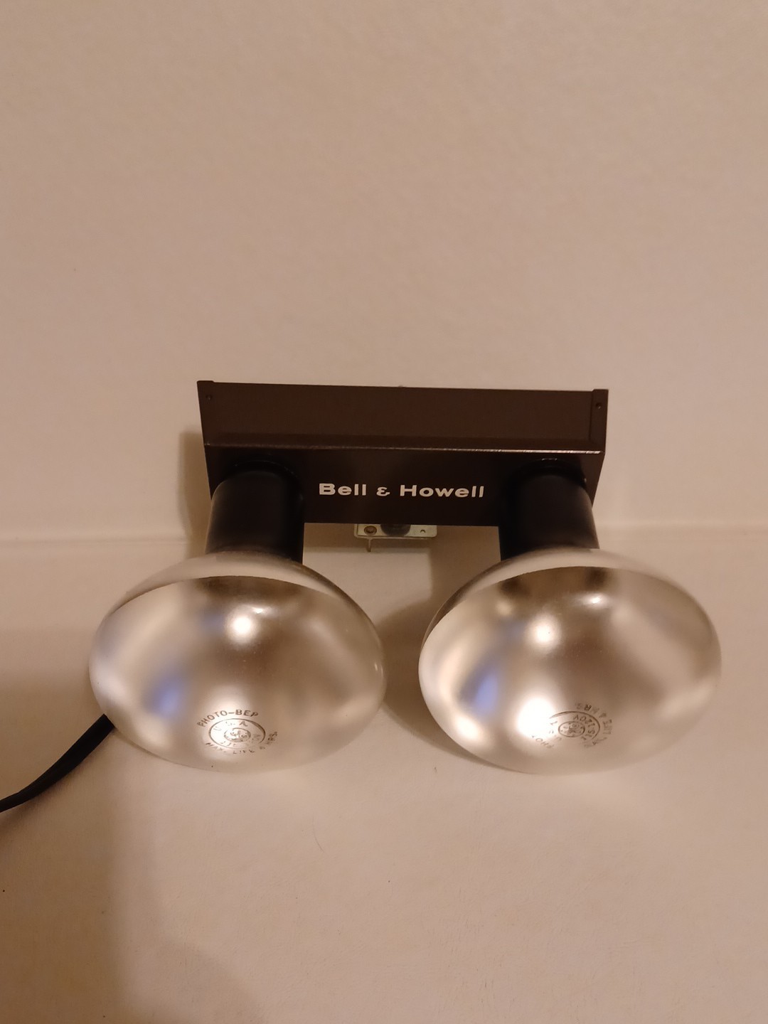 Vintage Bell & Howell Light Bar And Flood Lamps 012955 in orig box /TESTED WORKS