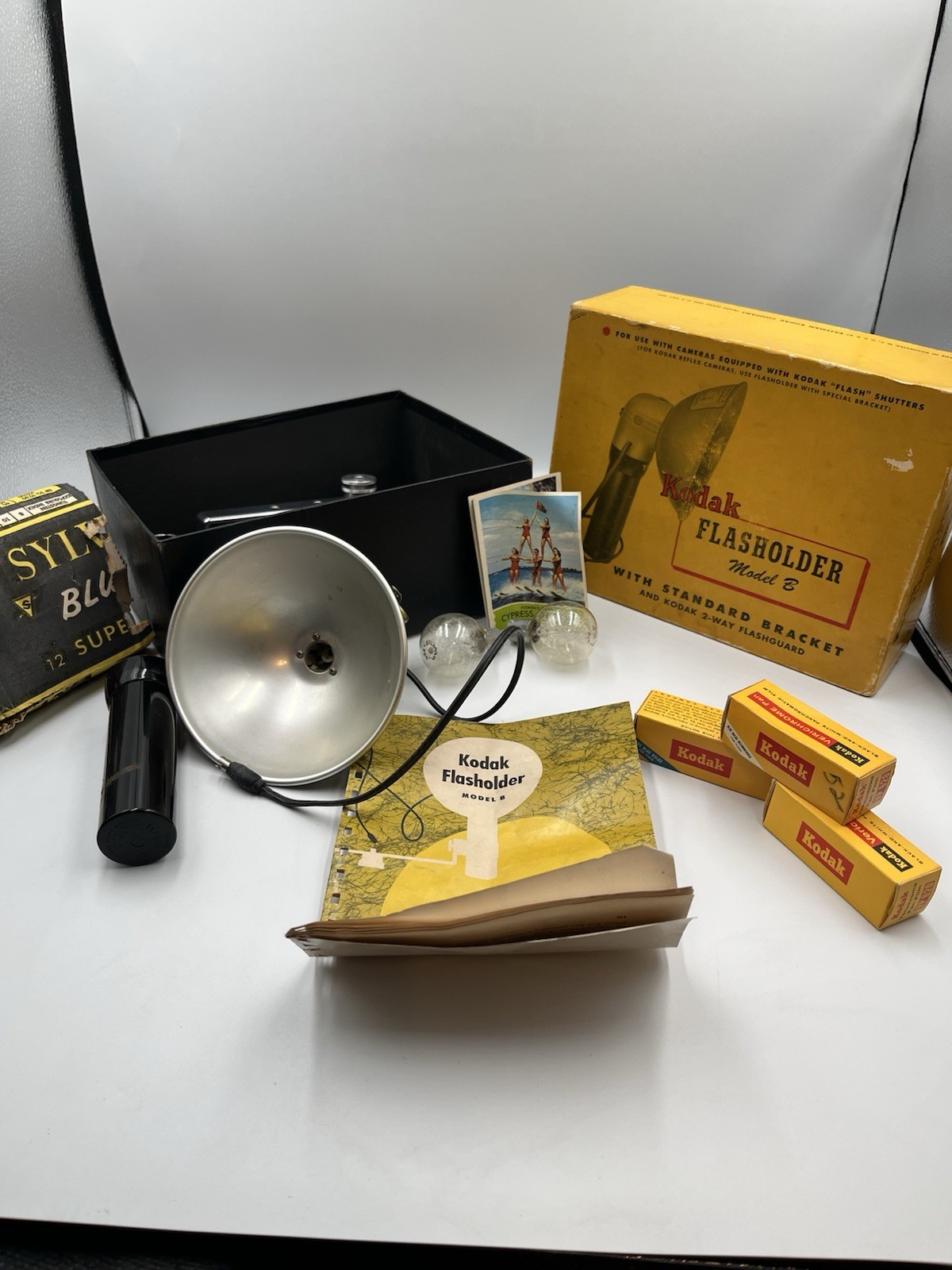 VINTAGE | Kodak Flasholder Model B Original Box Bulbs& extra parts NOT TESTED
