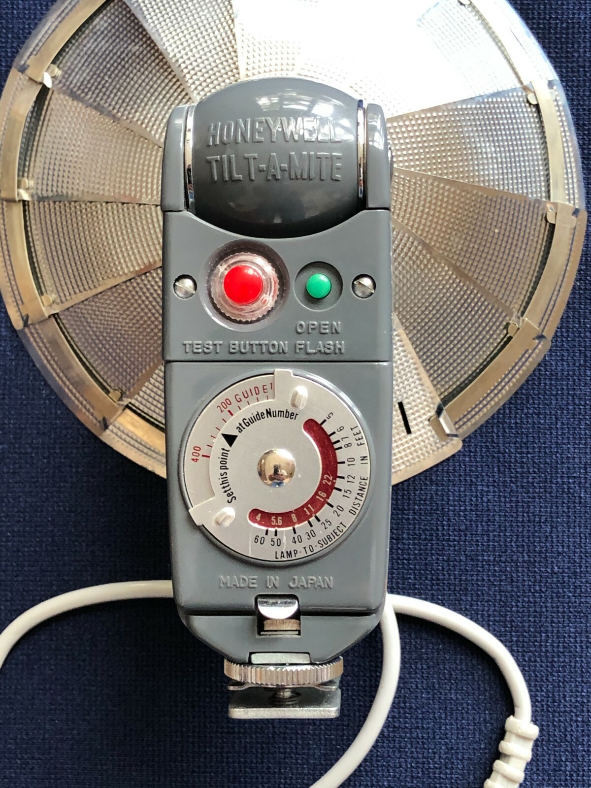 CAMERA – VINTAGE HONEYWELL TILT-A-MITE COLLAPSIBLE CAMERA FLASH UNIT UNTESTED