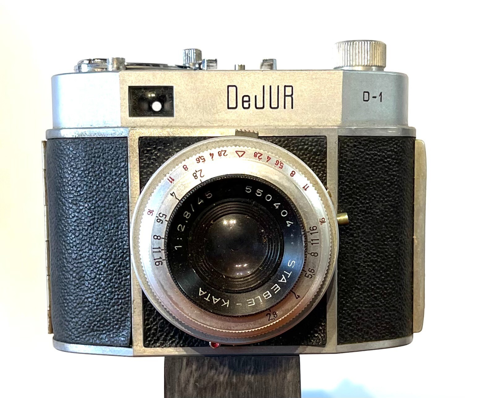 DeJUR D-1 Vintage Film Camera – with Susis 129 Tripod
