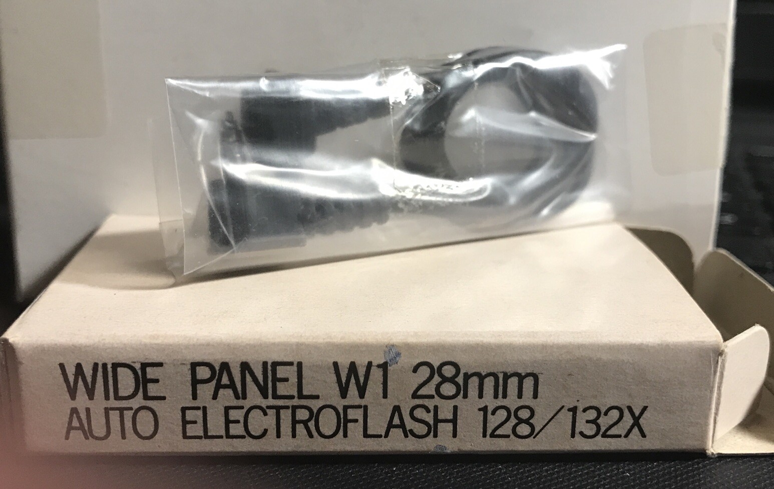VINTAGEorigPkg&Box “WIDE PANEL W1 28mm AUTO ELECTROFLASH 128/132X” ConnecterPart