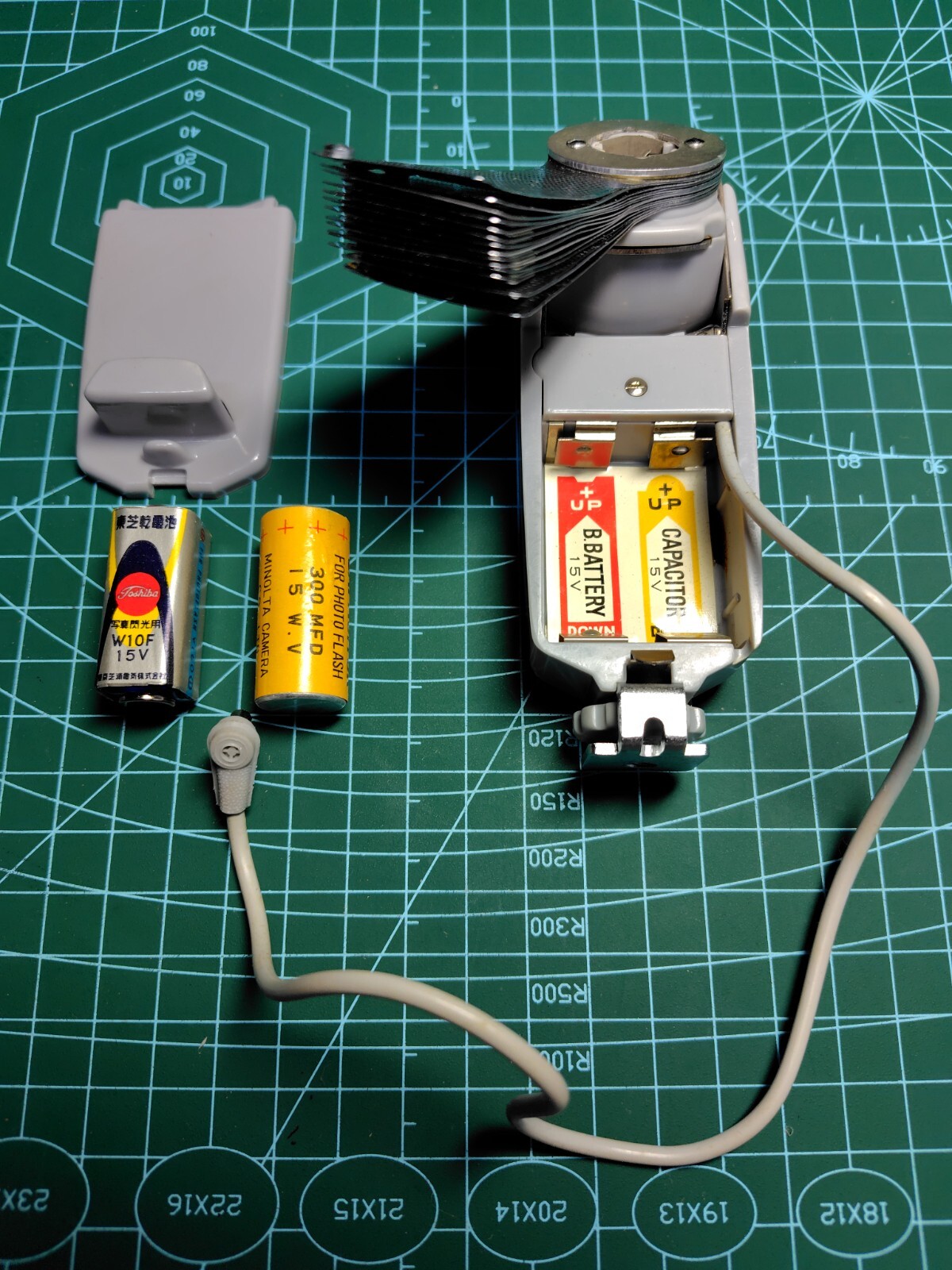【AS-IS】Vintage Minolta Flash Gun Deluxe II（for AG,Philip Type, Swan Type Bulbs）