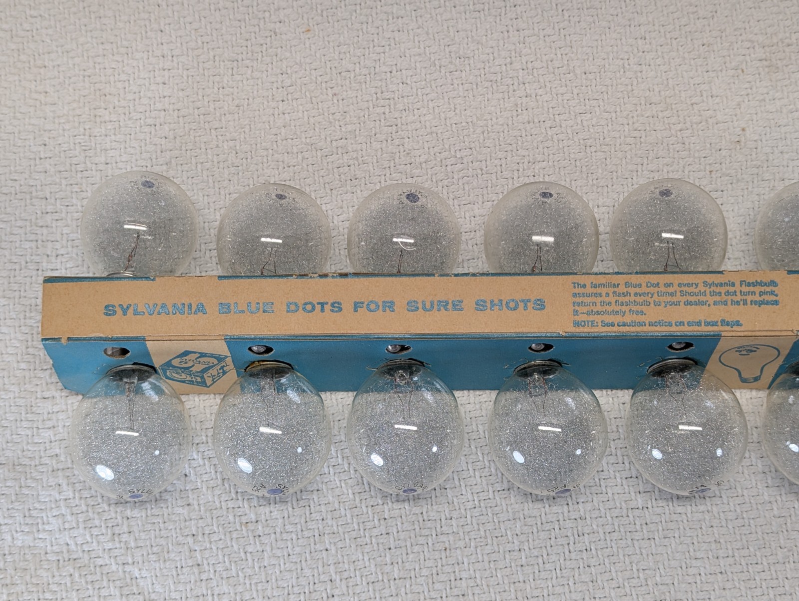 Vintage Box of 12 Sylvania blue dot flash bulbs number 25