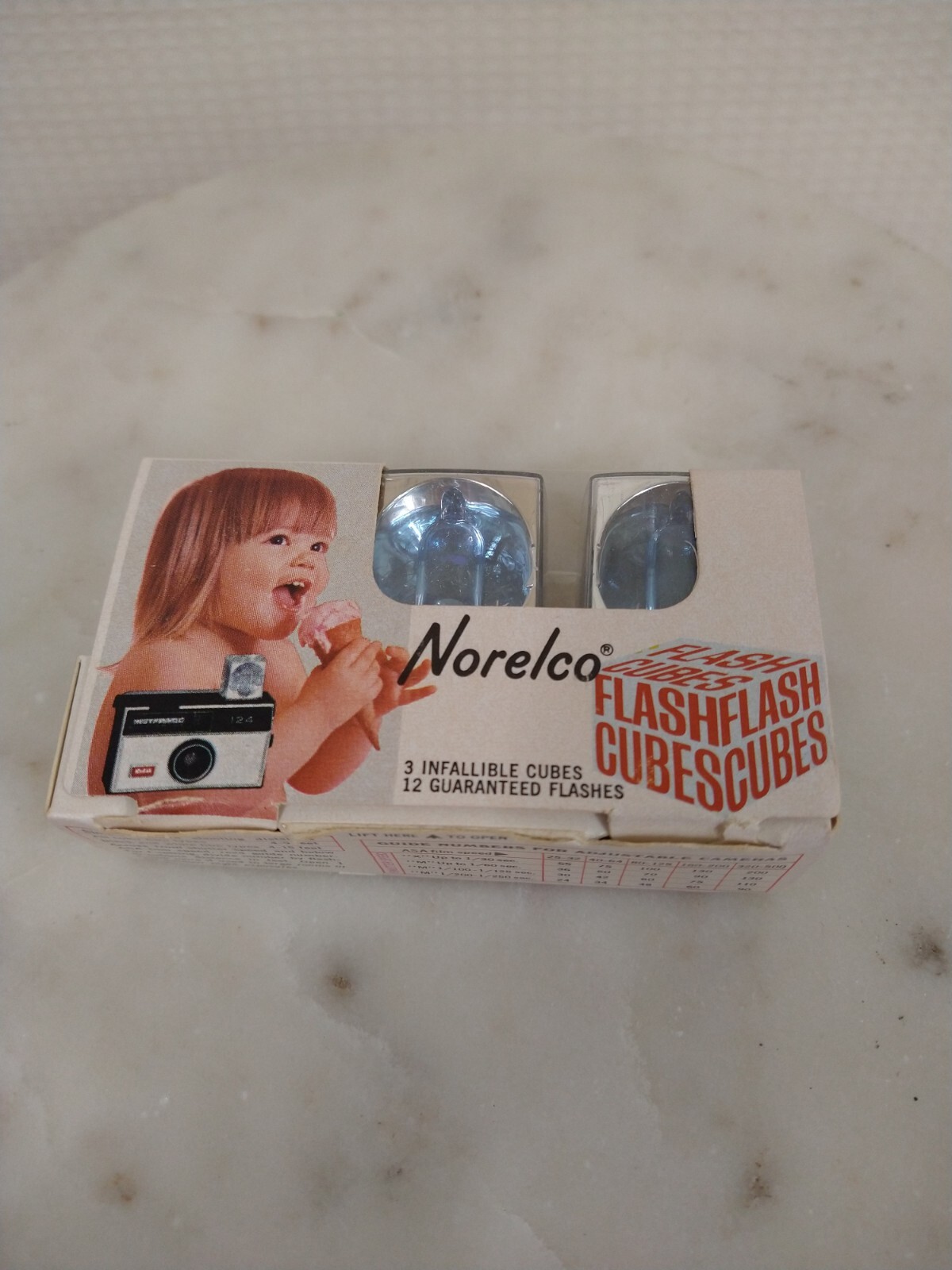 Vintage Norelco Flash Cubes 36 Cubes 144 Flashes Full Case Counter Display NOS