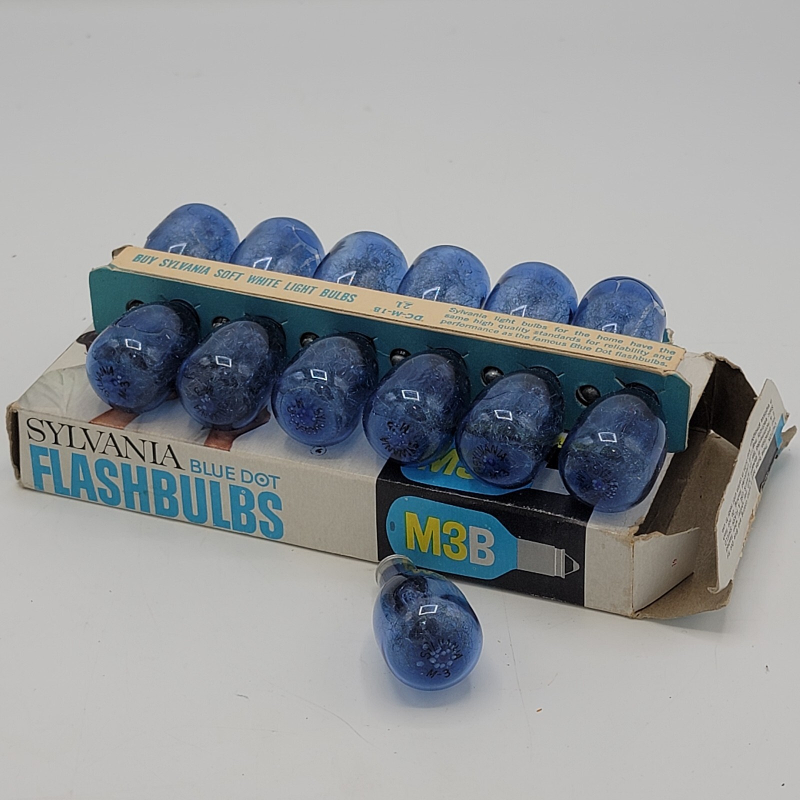Sylvania M3B Blue Dot Flashbulbs 12 Unused Blue FlashBulbs New Old Stock