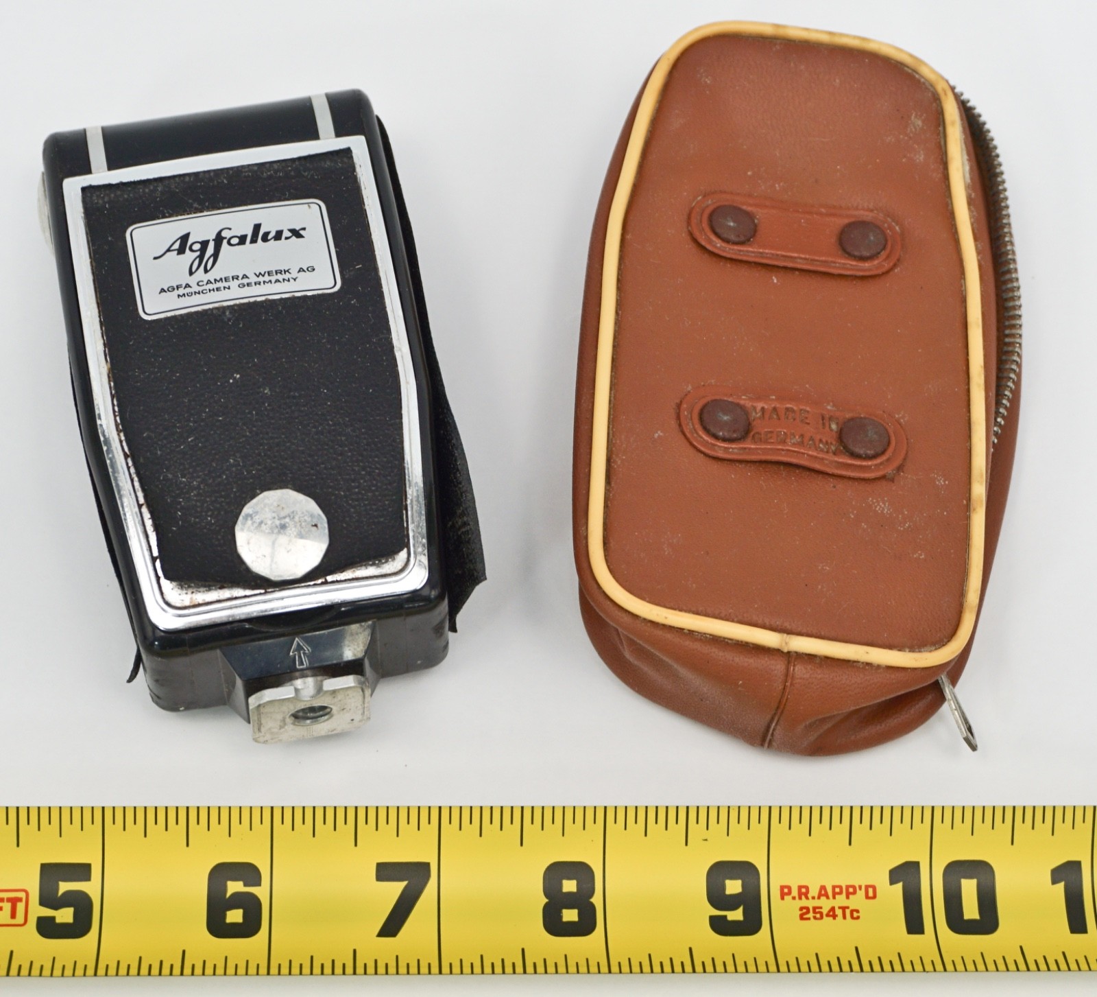 Vintage Agfa AGFALUX Compact Flash Bulb Unit Fold-out Reflector & Pouch Untested