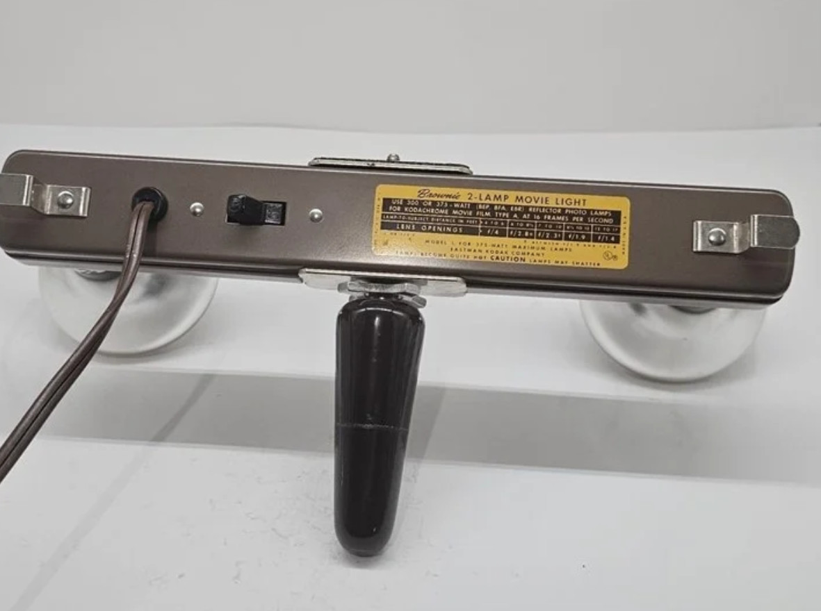 VtG Kodak Brownie 2 Lamp Movie Light Bar w/Handle -Model 1 no 77T Org Box- WORKS