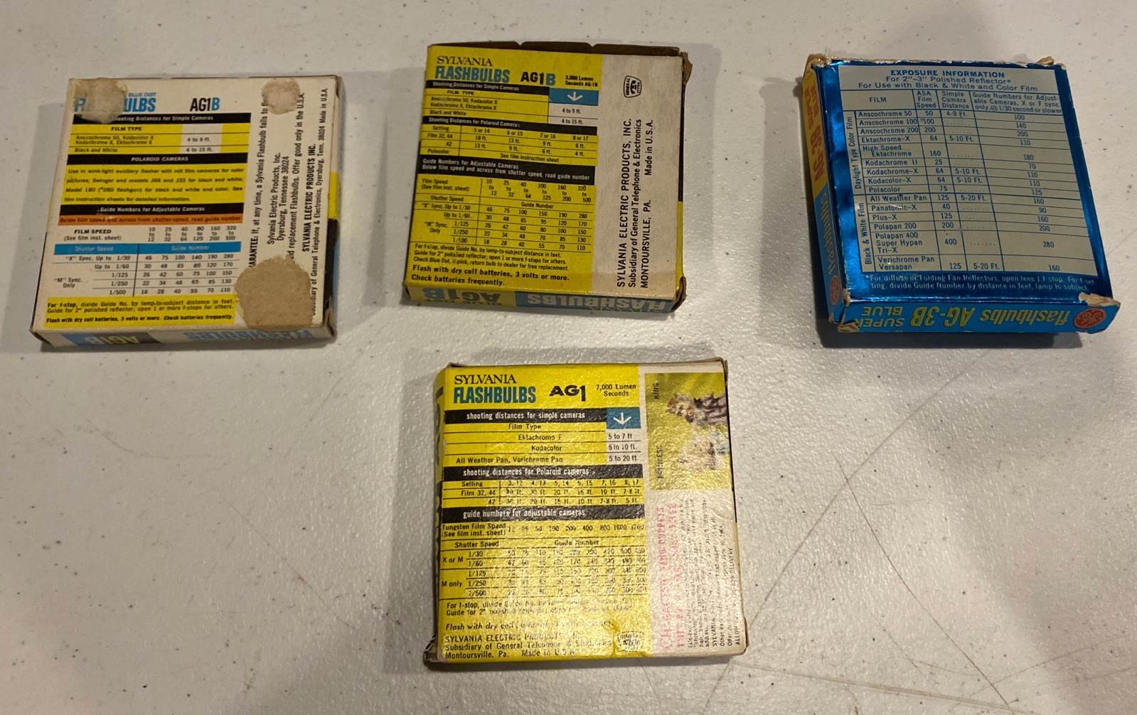 Vintage Lot of Unused Flash Bulbs & Cubes GE, Sylvania & Mastercraft