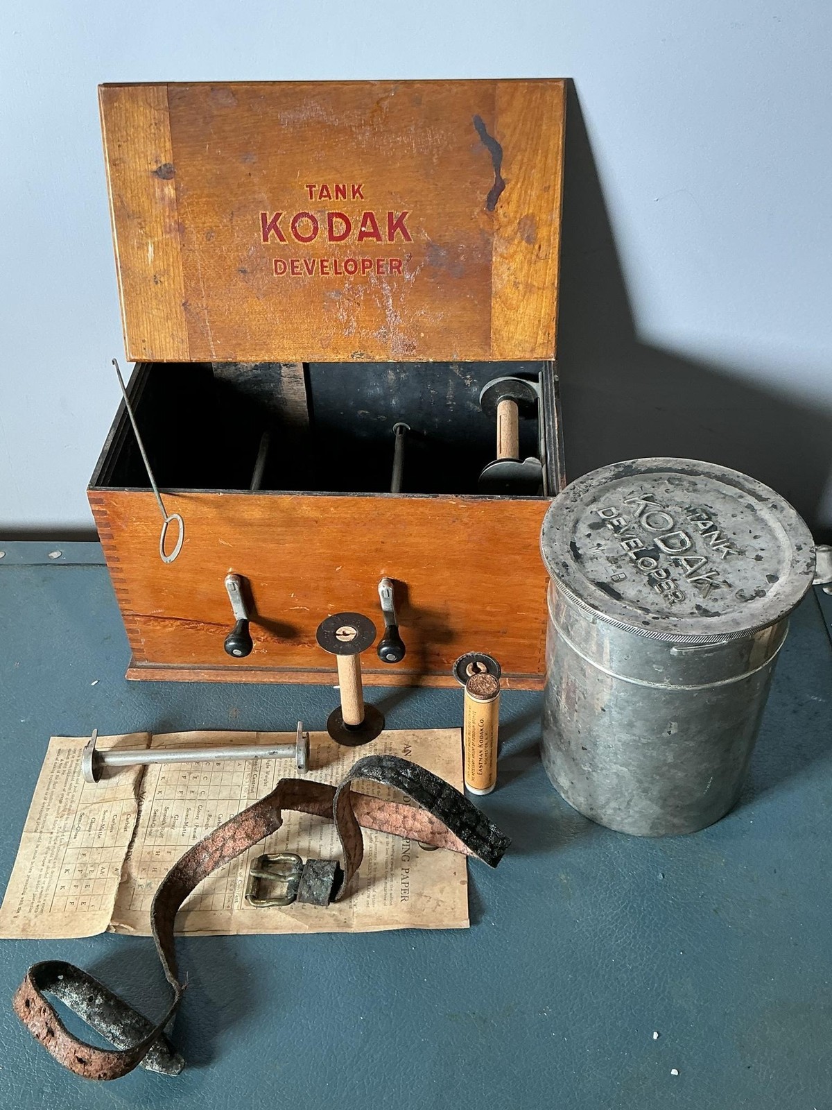 Vintage Kodak Tank Developer Model B 3 1/2 In Film Reel Set Wood Box USA