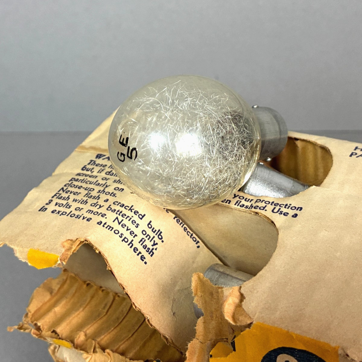 Vintage GE GENERAL ELECTRIC Sure Fire #5 Flashbulbs ~ New Old Stock ~ 8 Bulbs