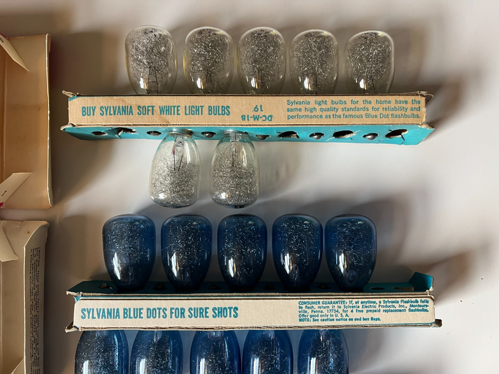 Vintage Sylvania Blue Dot flashbulbs M3B Lot of 7 clear bulbs + 22 blue bulbs