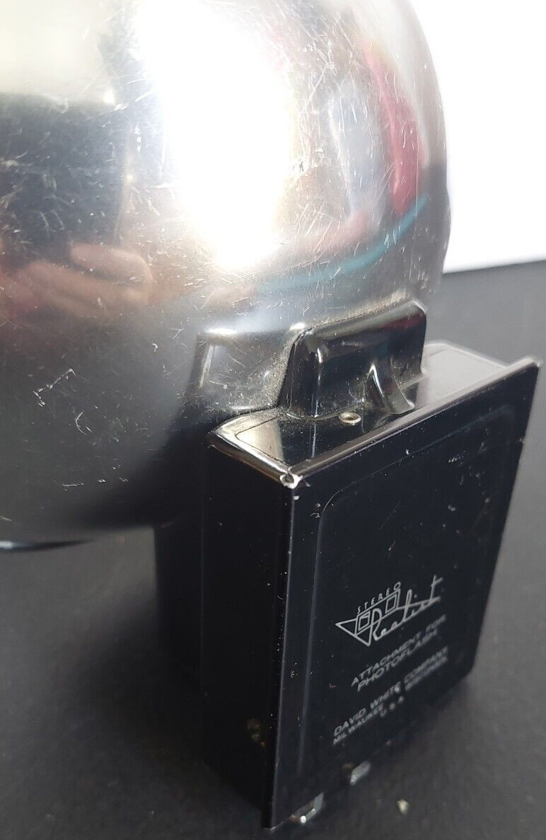 STEREO REALIST, ATTACHMENT FOR PHOTOFLASH. DAVID WHITE COMPANY. INCLUDES BULB
