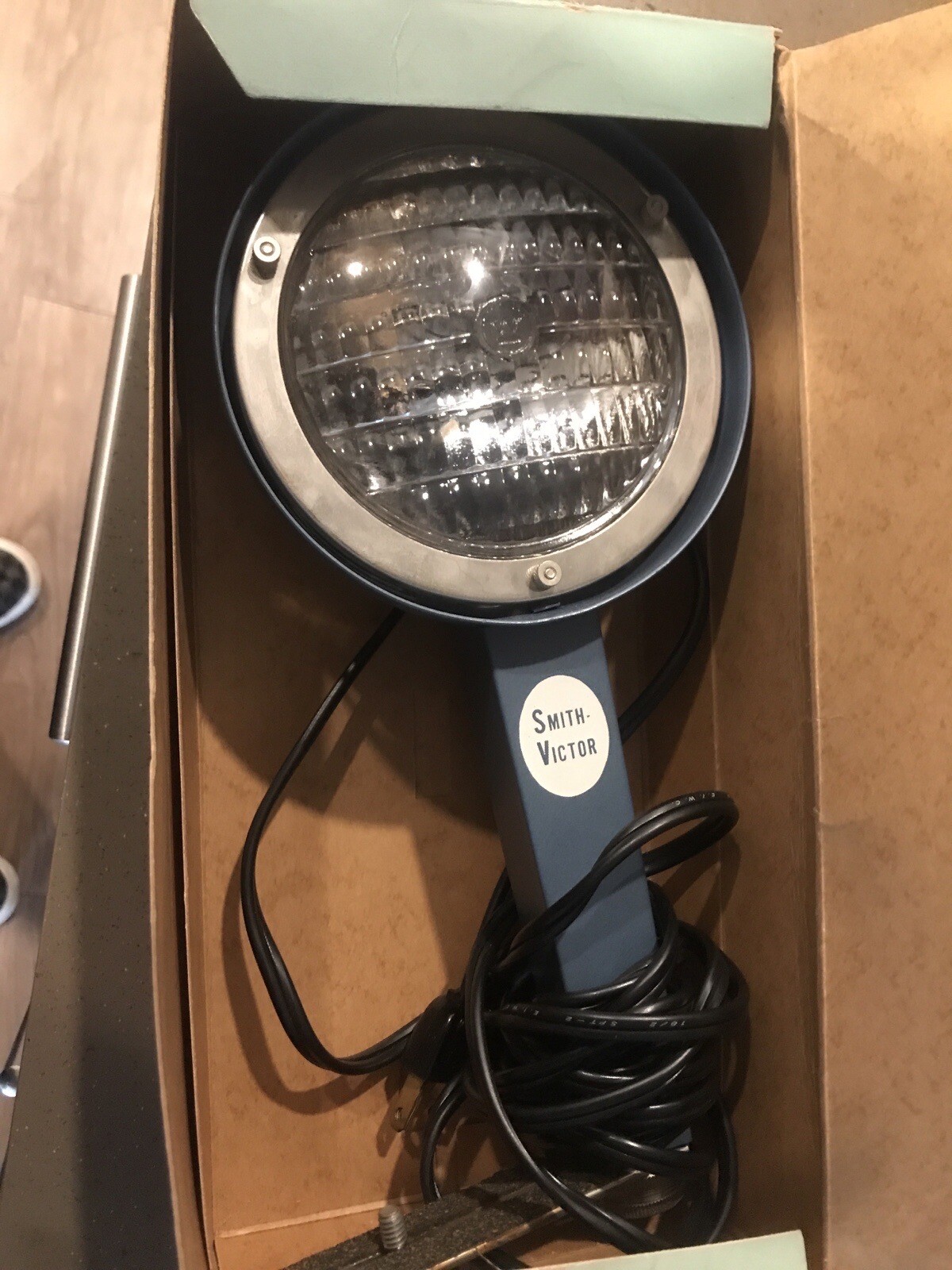 Smith-Victor Model L-5 Compact Movie Light Vintage 1962 Tested Works