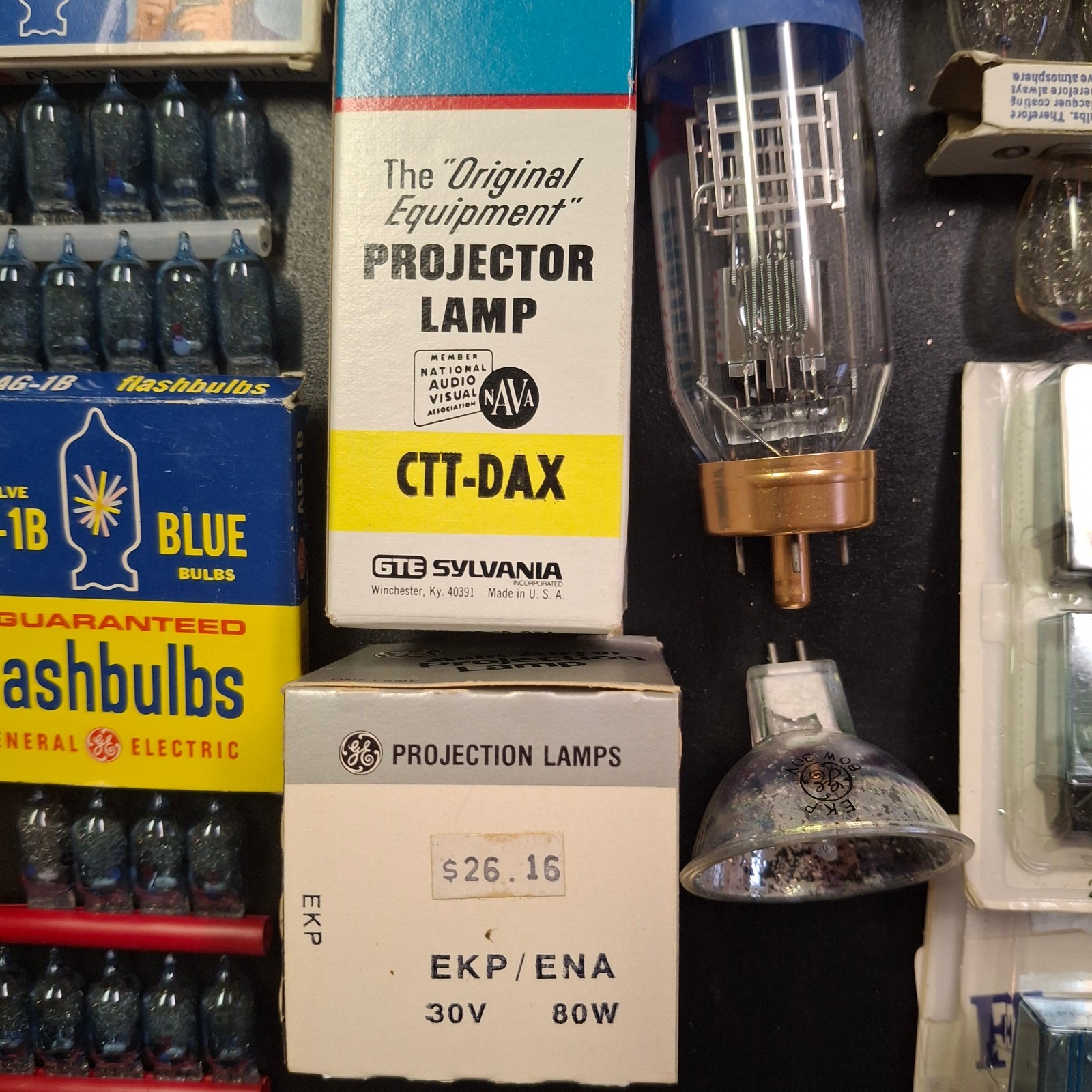 VTG Lot GE Flash Bulbs Polaroid Flash Bar Sylvania Projection Bulb Tape Splicers