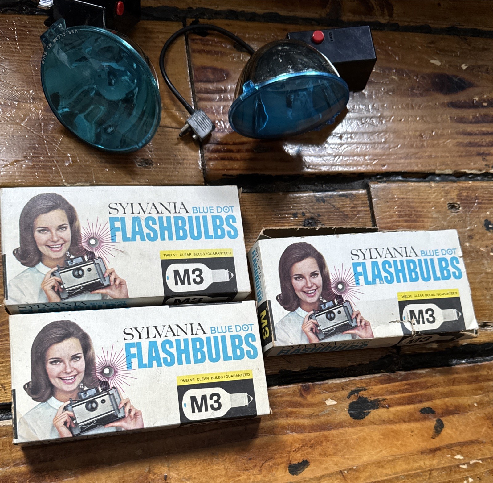 Polaroid Lot Model 268 Bulbs Sylvania Flashbulbs M3 Cold Clips Flashbar + Case