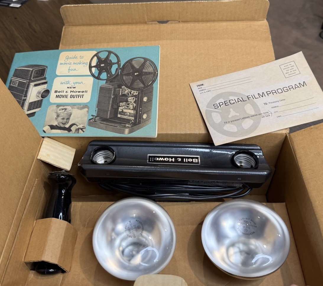 Bell & Howell Vintage Movie Light Bar Kit w/ Box Paperwork Photoflood