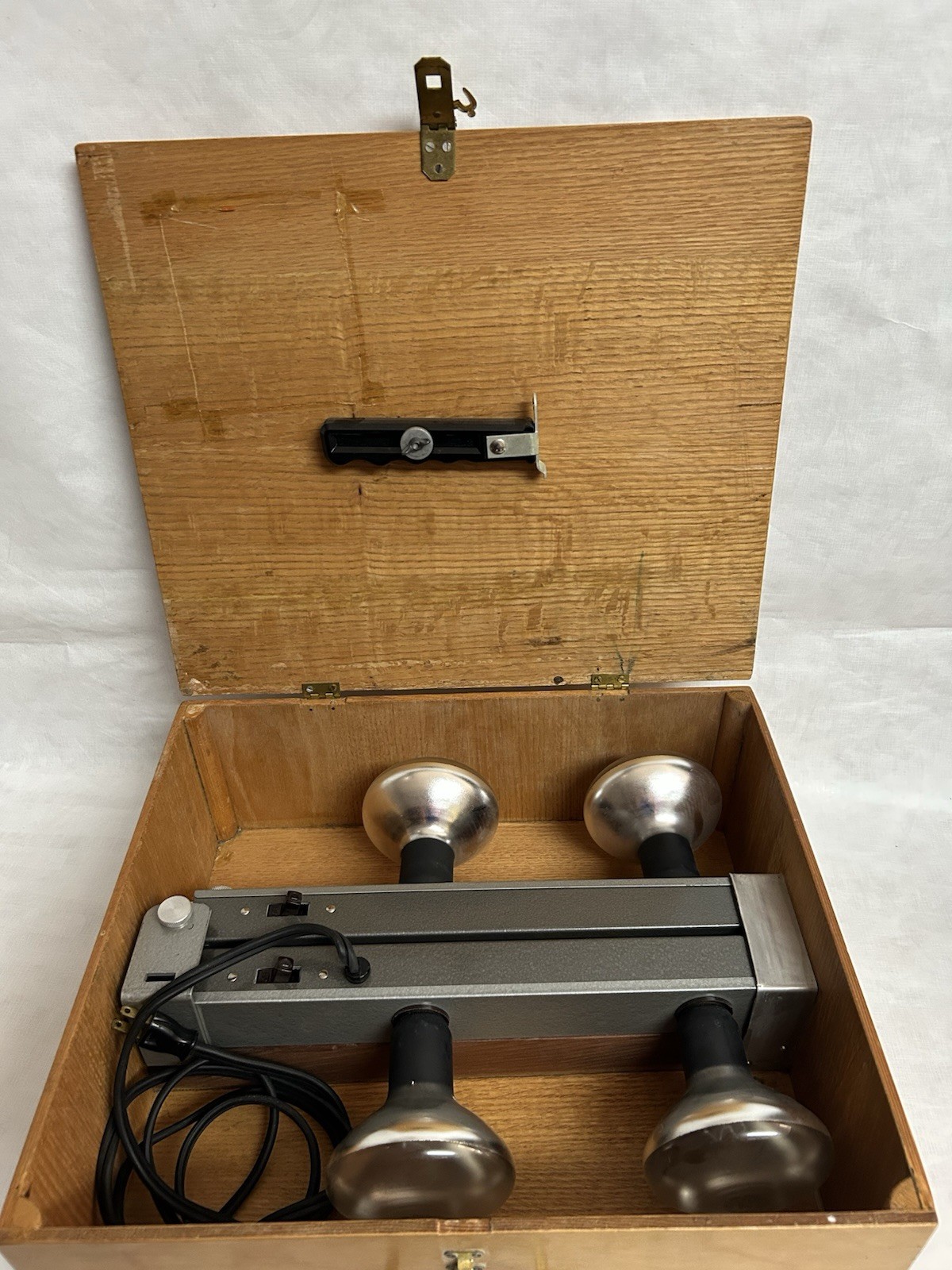 Vintage GE Photography Movie Light Bar With Wooden Case – TESTED