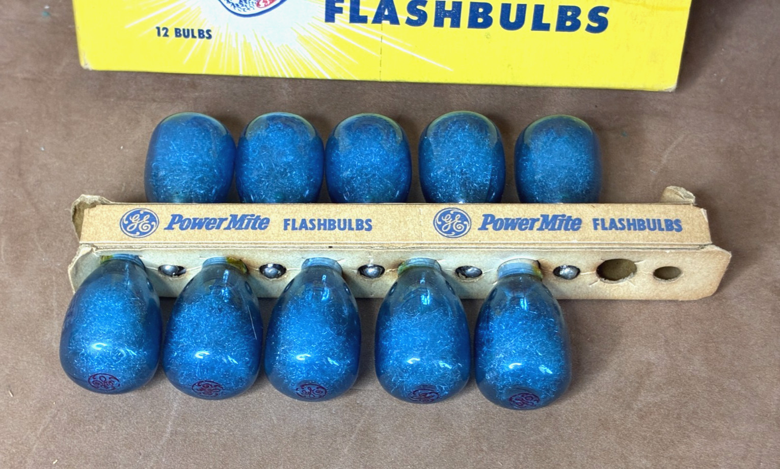 Vintage GE GENERAL ELECTRIC Power Mite M2B Flashbulbs ~ New Old Stock ~ 10 Bulbs
