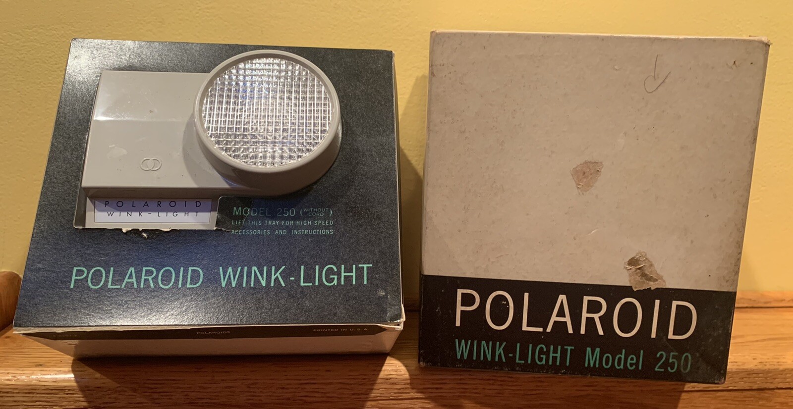 Polaroid Wink-Light Model 250 In Box / Photography Vintage