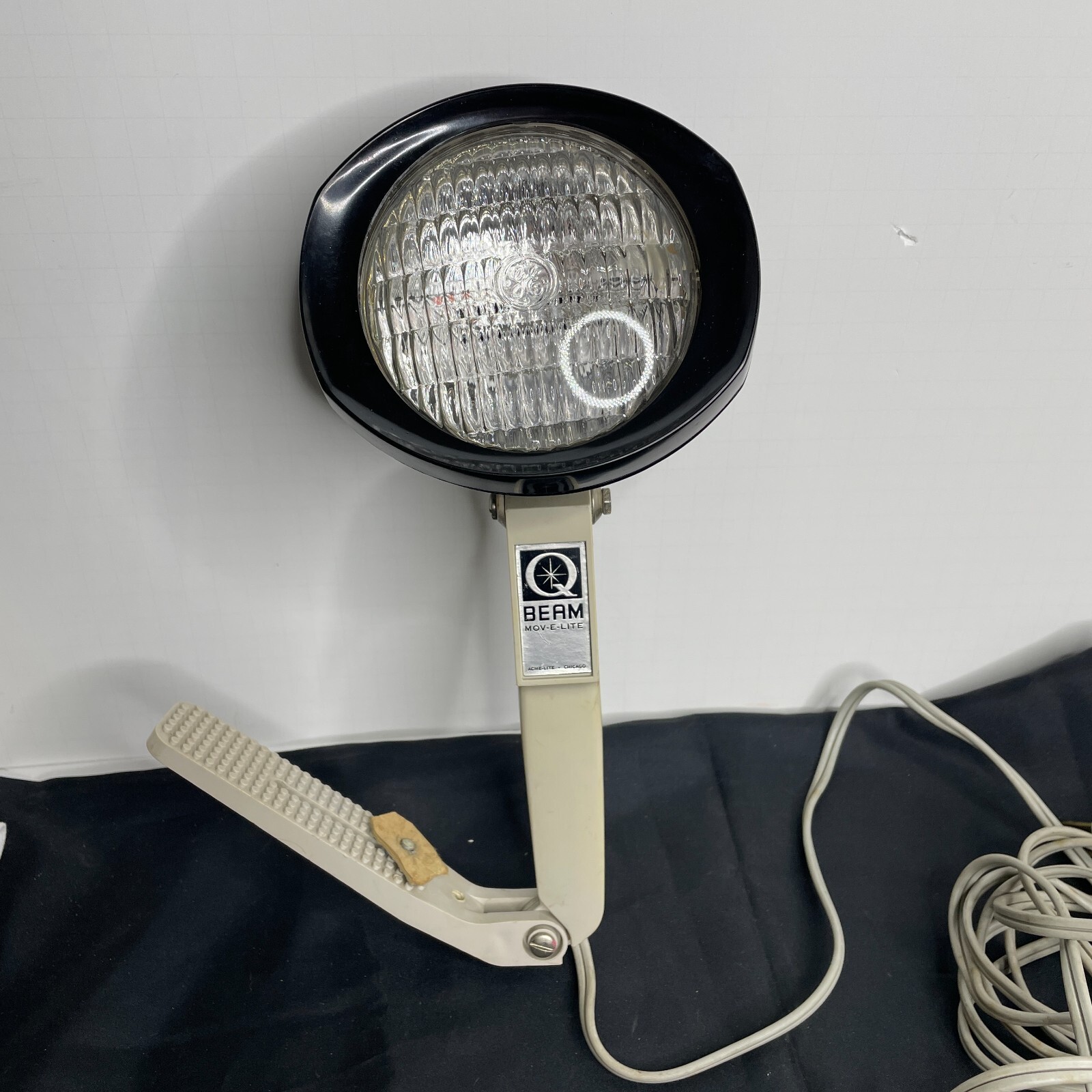 Vintage Acme Lite Q-Beam Mov-E-Lite Bright ‘N’ White As Sunlight.