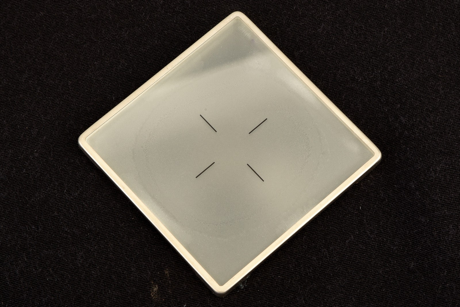 Hasselblad 42161 Standard Focusing Screen Cross Hair for 500 Series V23