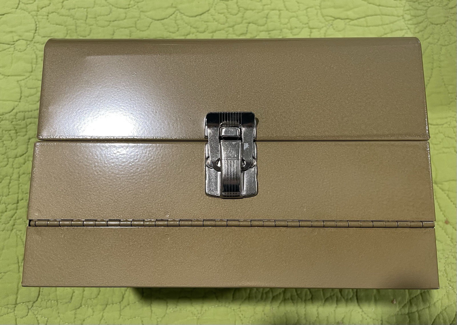 Metal Logan 8mm Movie Reel Chest Storage Case Tan, holds 12 reels New Old Stock