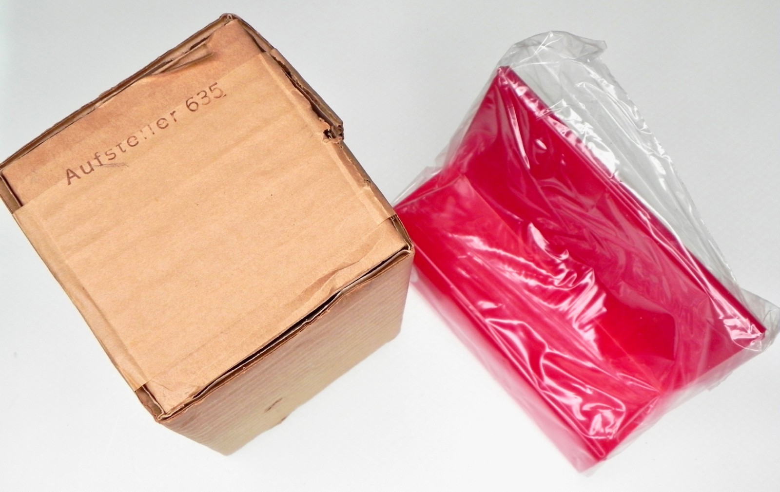 Leica Red Display Stand for M Bodies …………. LN