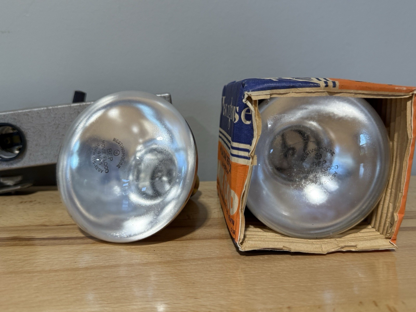 Vintage Knox Manufacturing Photography Bar lite 114 volt #K14 & bulbs not tested