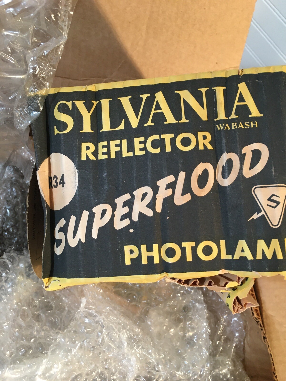 Lot Of 4 Vintage 1950’s Sylvania R34 115-120V 375 Watt Movie Light And Box. 793