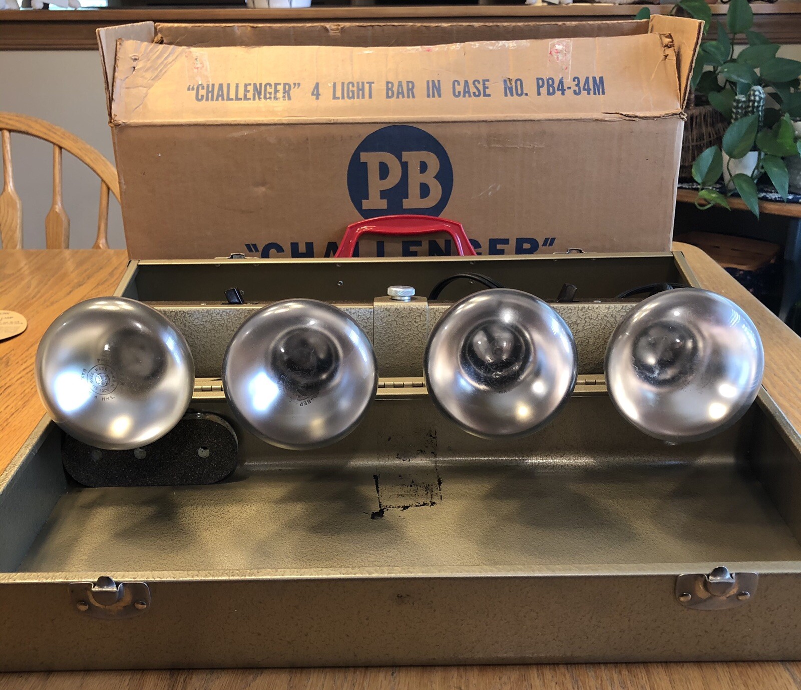 Vintage PB Challenger Photography Light Bar (Model: PB4-34M)