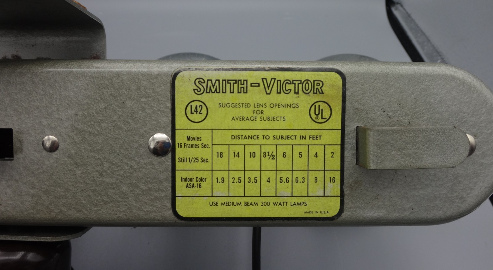 Vintage 1957 Smith Victor L-41 Straight Bar 4 Socket Movie Camera Light Bar
