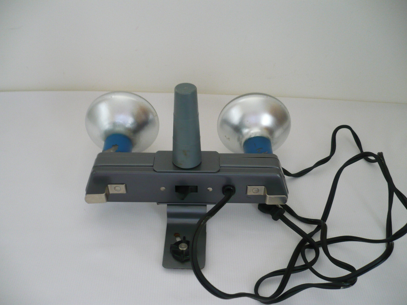 Vintage Keystone Twin Bulb Movie Light – #E23714 Works