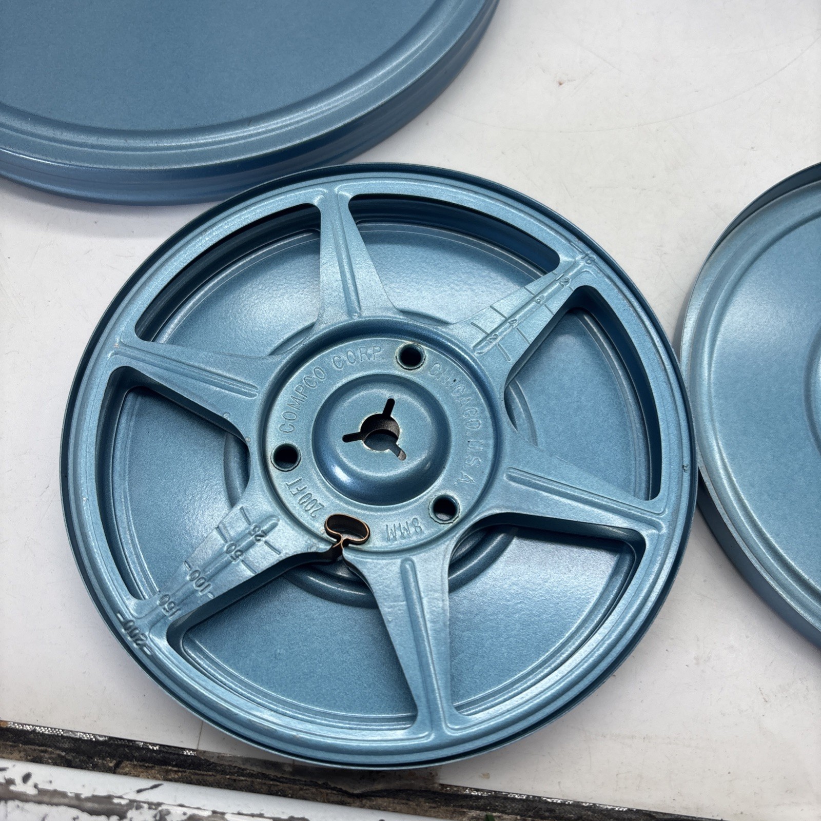 Lot Of 6 Compco 8mm 200′ metal movie reels-cans -carrying Case BLUE EUC Vintage