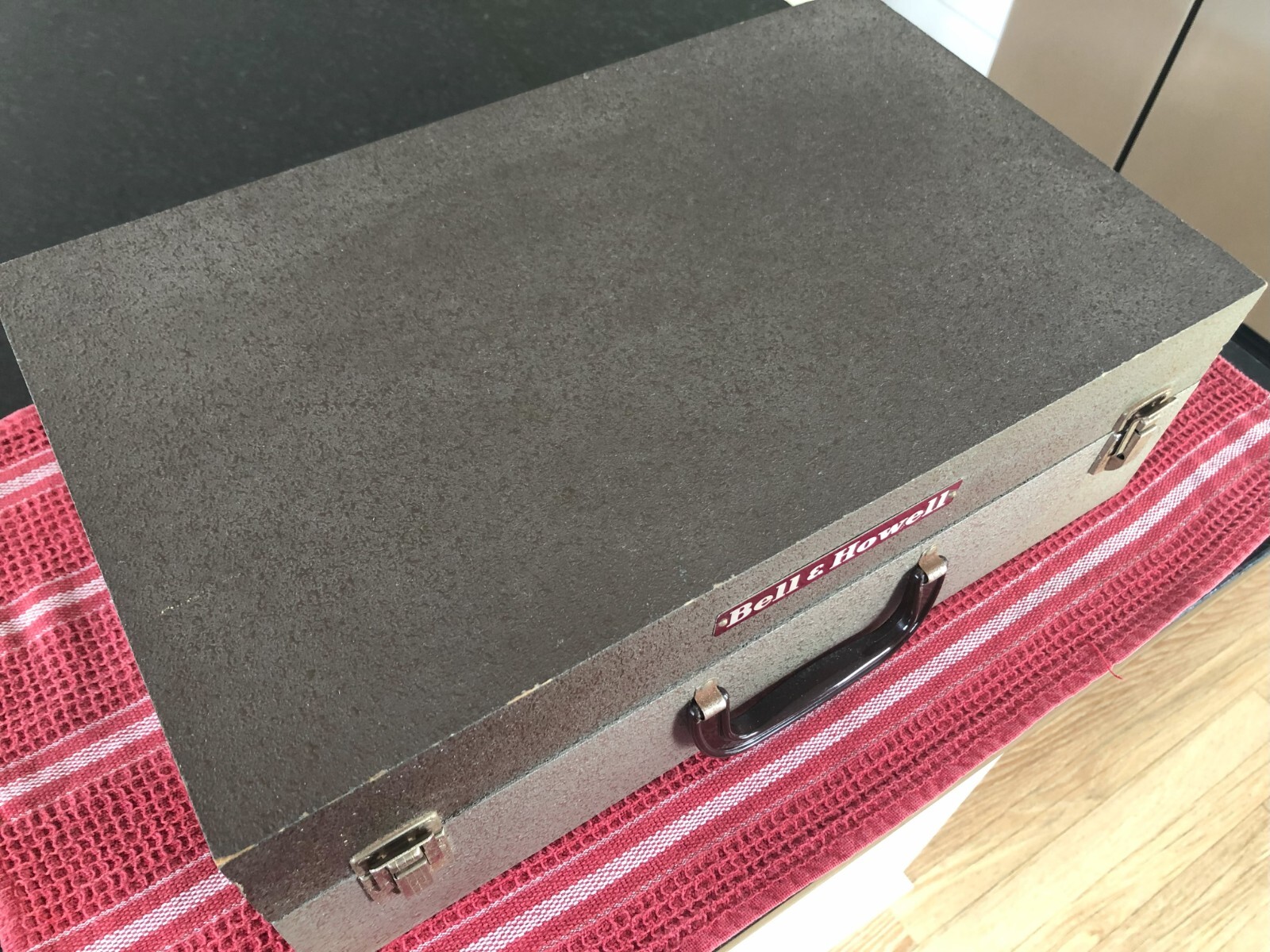 VINTAGE 1960’s BELL & HOWELL INDOOR LIGHT BAR w/ ORIGINAL STORAGE CASE (MINT)