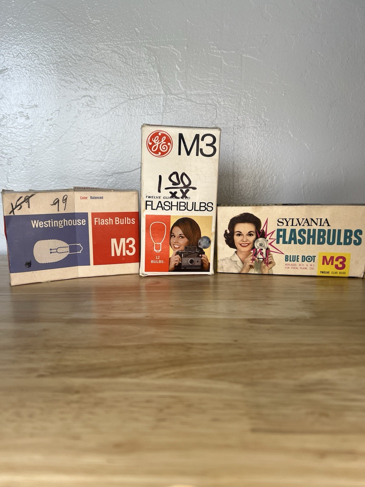 vintage m3 flashbulbs GE Sylvania Westinghouse 36 bulbs 1 bluedot kodachrome NOS