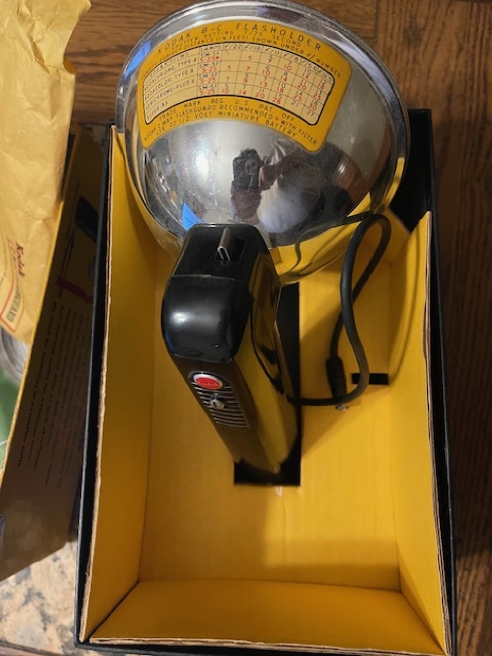 VTG Kodak B-C Flasholder w/ Lumaclad Reflector, Box, Bracket, Booklet 22V battry
