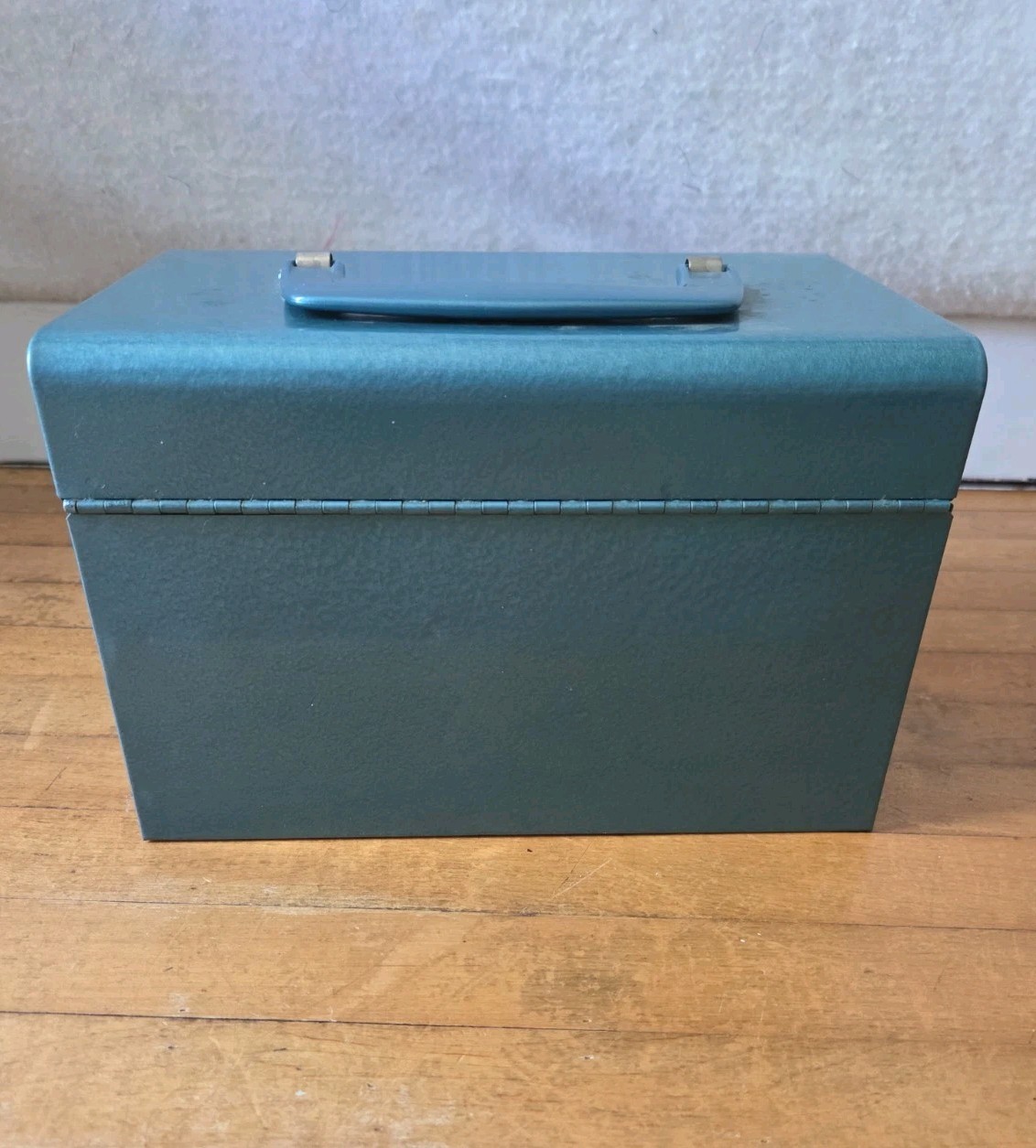 Super 8mm Film Storage Case Box with 12 Slots & 12 Metal Reel Canisters Vtg 1960